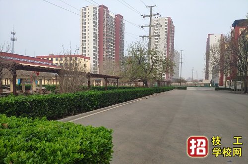 石家庄铁路职业技工学校春天校园环境 学校图片 第3张