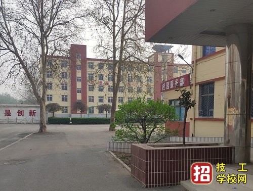 铁路中专分数线高吗？怎么报名