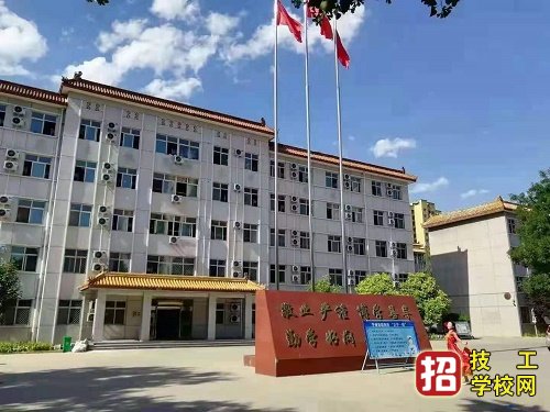 石家庄新铁轨道交通学校门口有公交车吗