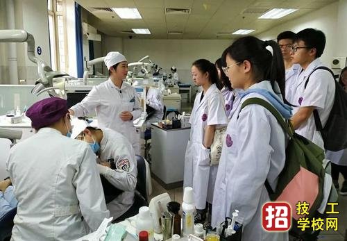 学习口腔修复工艺专业能当牙医吗？